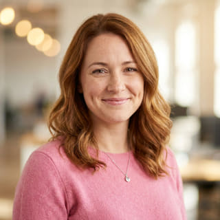 Emily Watson, oppført som leder for kundestøtte hos Løve Avkastvik, vist på et profilbilde
